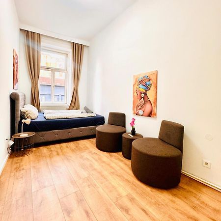 Cozy 9Br Shared Apartment, Only 12Min Walk To Augarten 维也纳 外观 照片