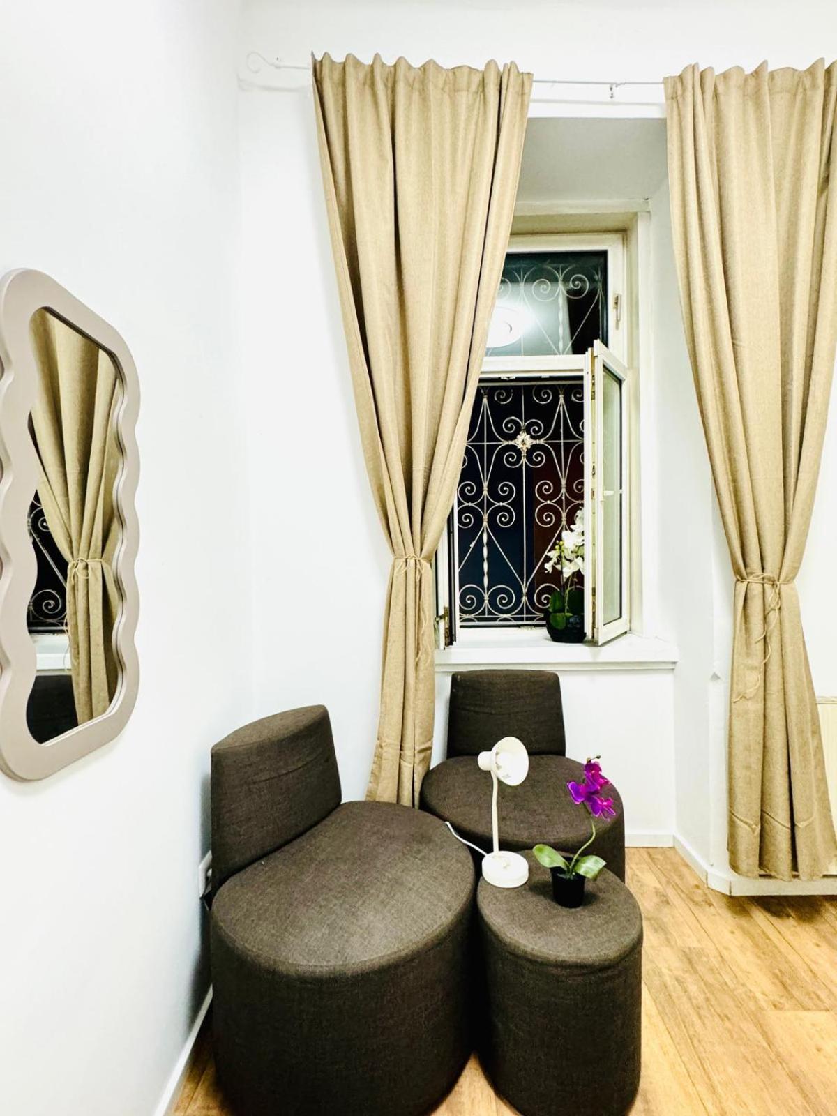 Cozy 9Br Shared Apartment, Only 12Min Walk To Augarten 维也纳 外观 照片
