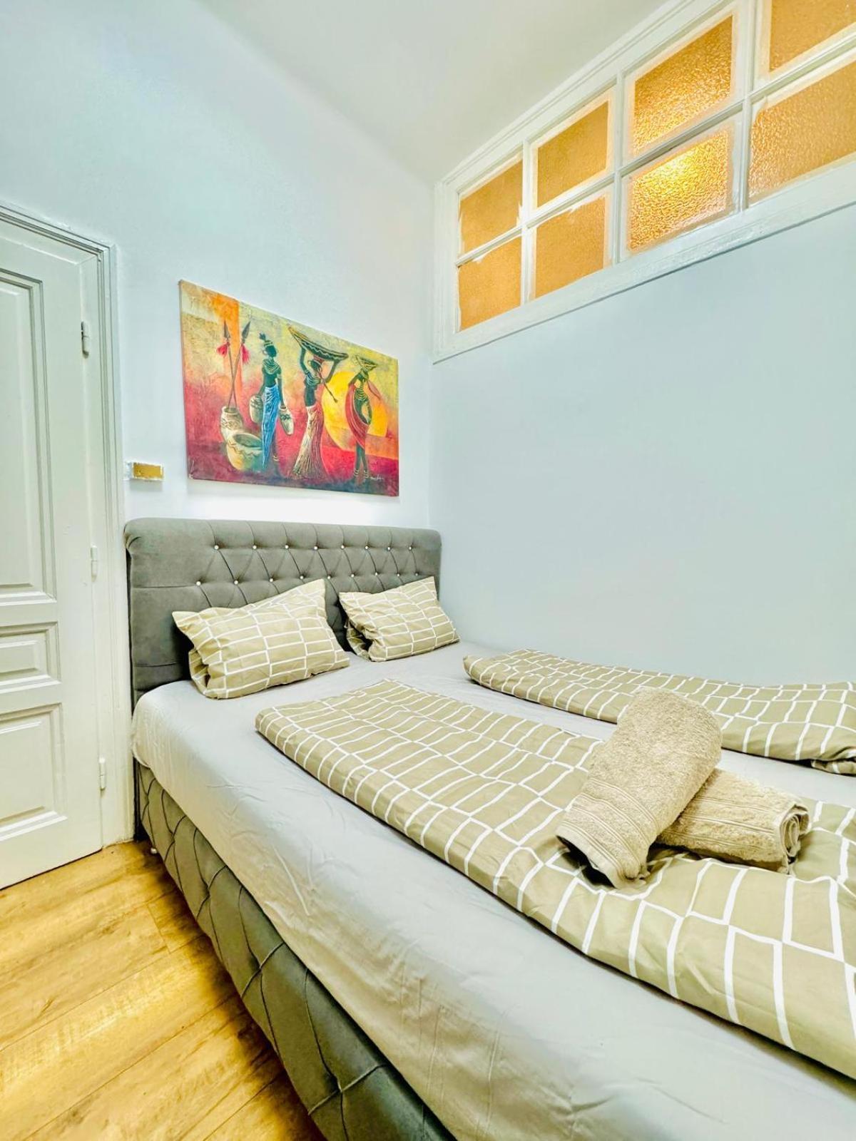 Cozy 9Br Shared Apartment, Only 12Min Walk To Augarten 维也纳 外观 照片