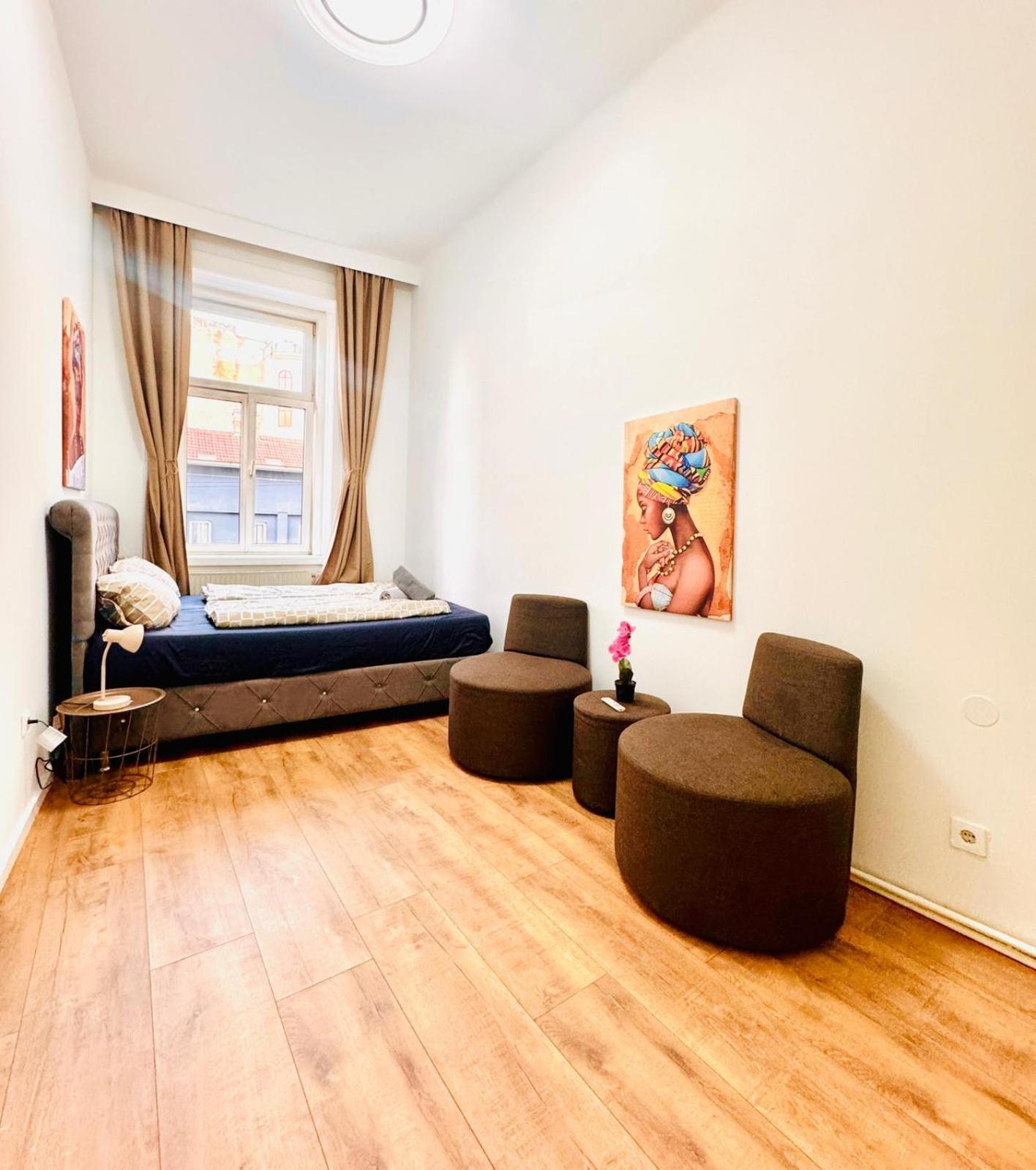 Cozy 9Br Shared Apartment, Only 12Min Walk To Augarten 维也纳 外观 照片