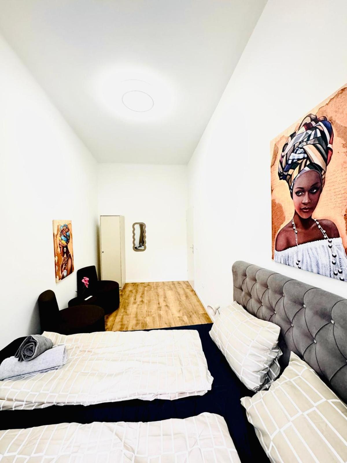 Cozy 9Br Shared Apartment, Only 12Min Walk To Augarten 维也纳 外观 照片
