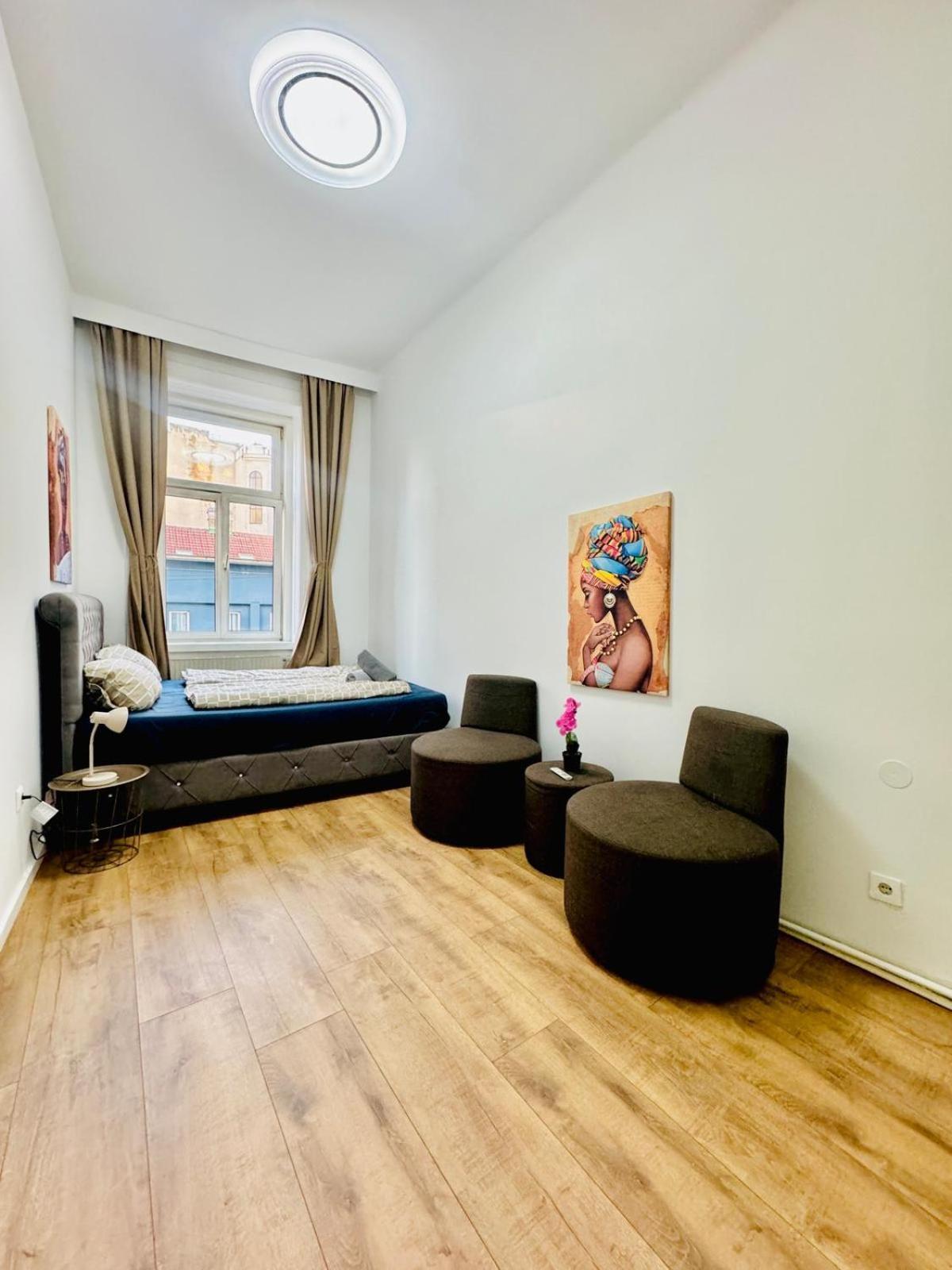 Cozy 9Br Shared Apartment, Only 12Min Walk To Augarten 维也纳 外观 照片