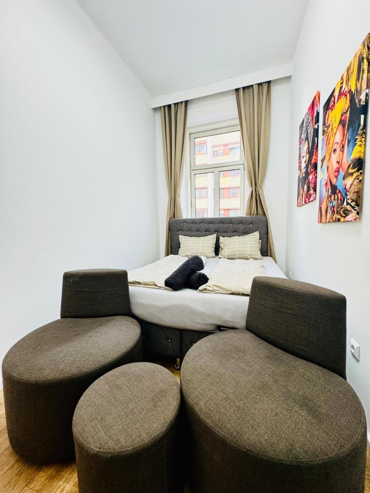 Cozy 9Br Shared Apartment, Only 12Min Walk To Augarten 维也纳 外观 照片