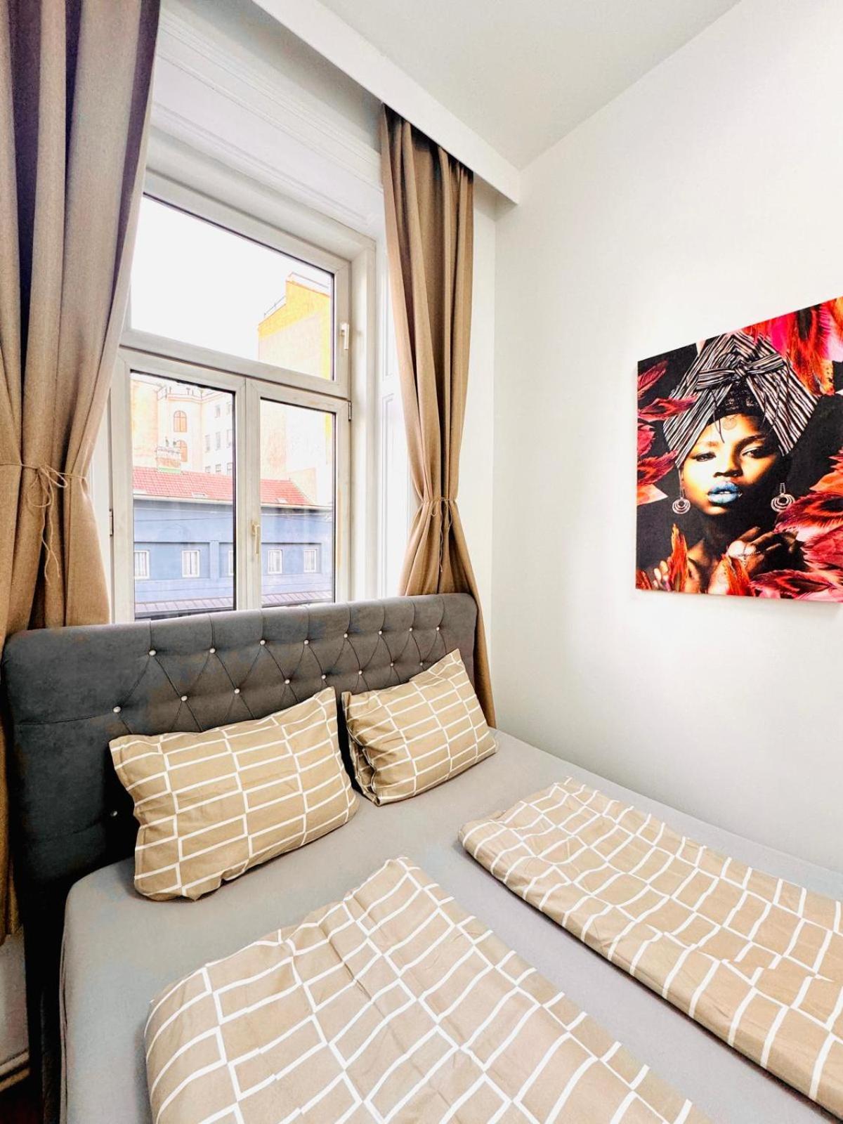 Cozy 9Br Shared Apartment, Only 12Min Walk To Augarten 维也纳 外观 照片