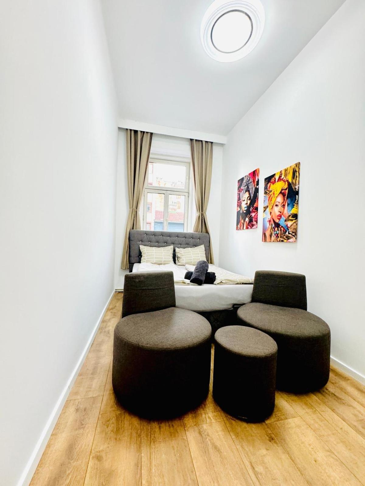Cozy 9Br Shared Apartment, Only 12Min Walk To Augarten 维也纳 外观 照片