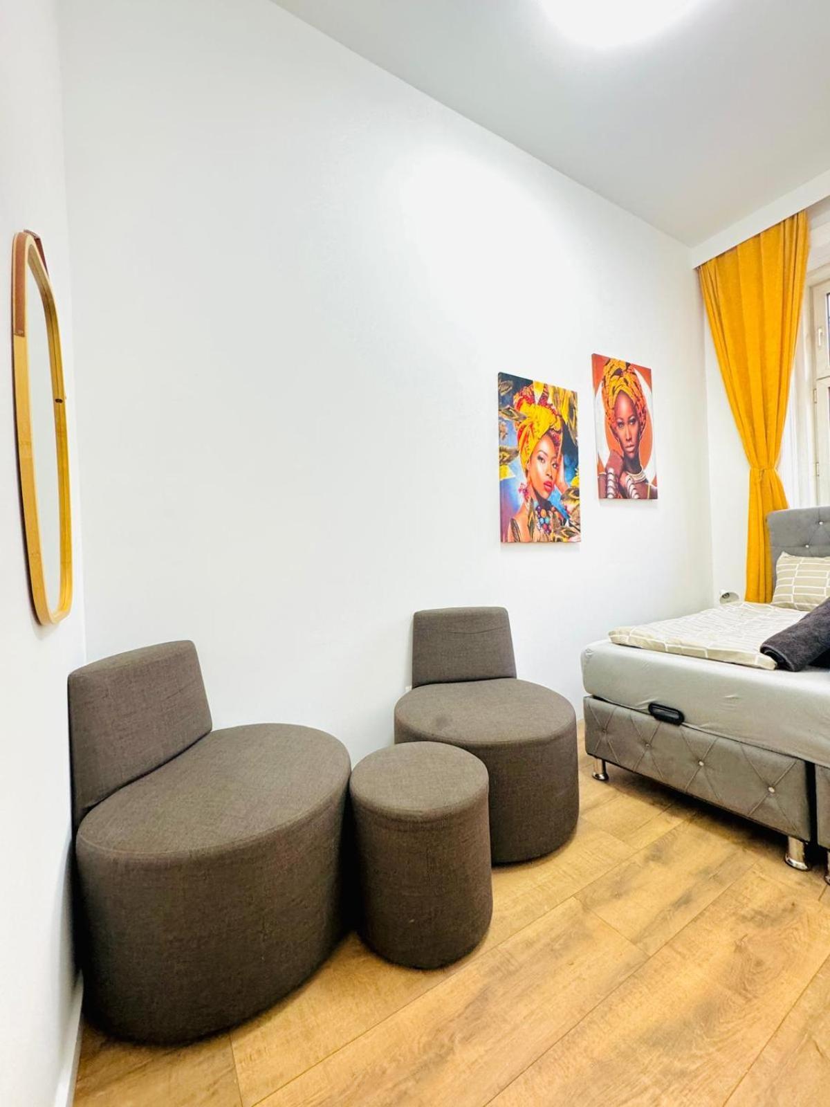 Cozy 9Br Shared Apartment, Only 12Min Walk To Augarten 维也纳 外观 照片
