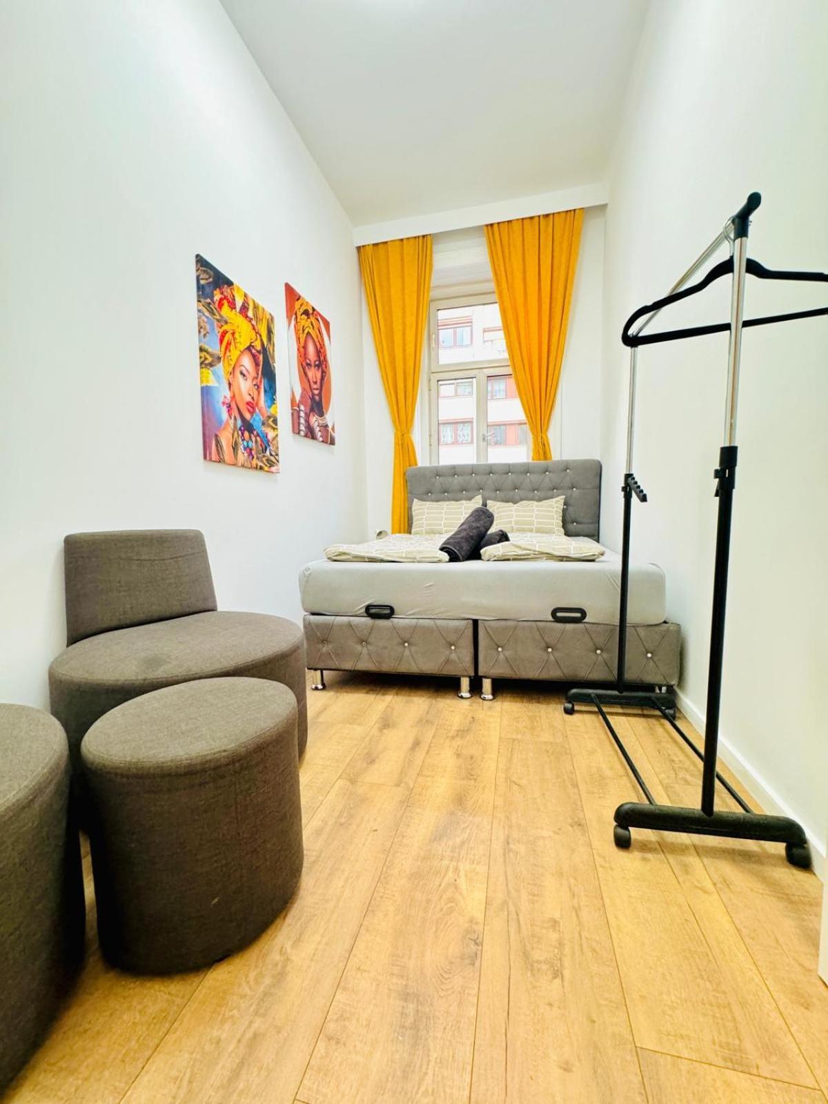 Cozy 9Br Shared Apartment, Only 12Min Walk To Augarten 维也纳 外观 照片