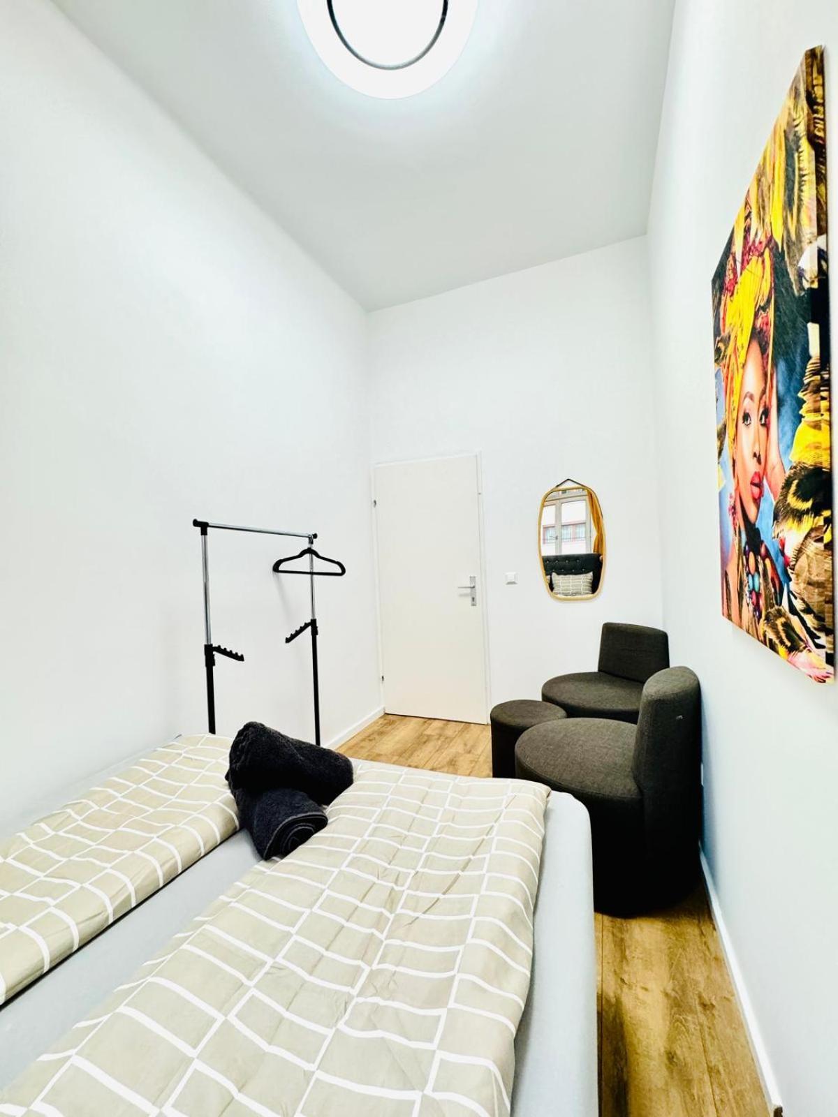 Cozy 9Br Shared Apartment, Only 12Min Walk To Augarten 维也纳 外观 照片