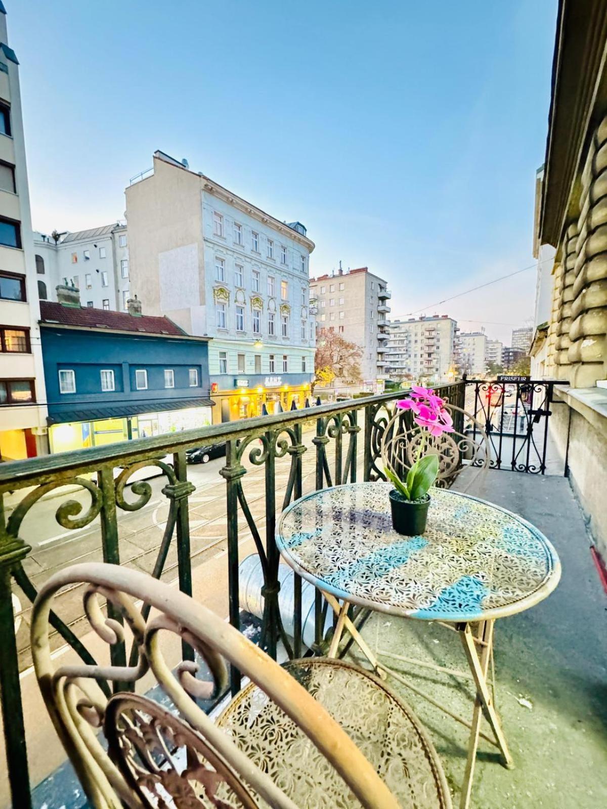 Cozy 9Br Shared Apartment, Only 12Min Walk To Augarten 维也纳 外观 照片