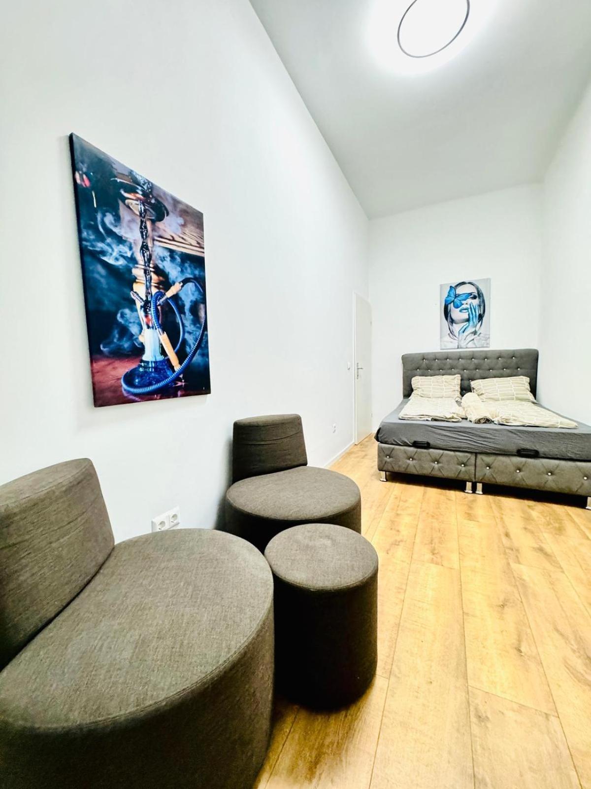Cozy 9Br Shared Apartment, Only 12Min Walk To Augarten 维也纳 外观 照片