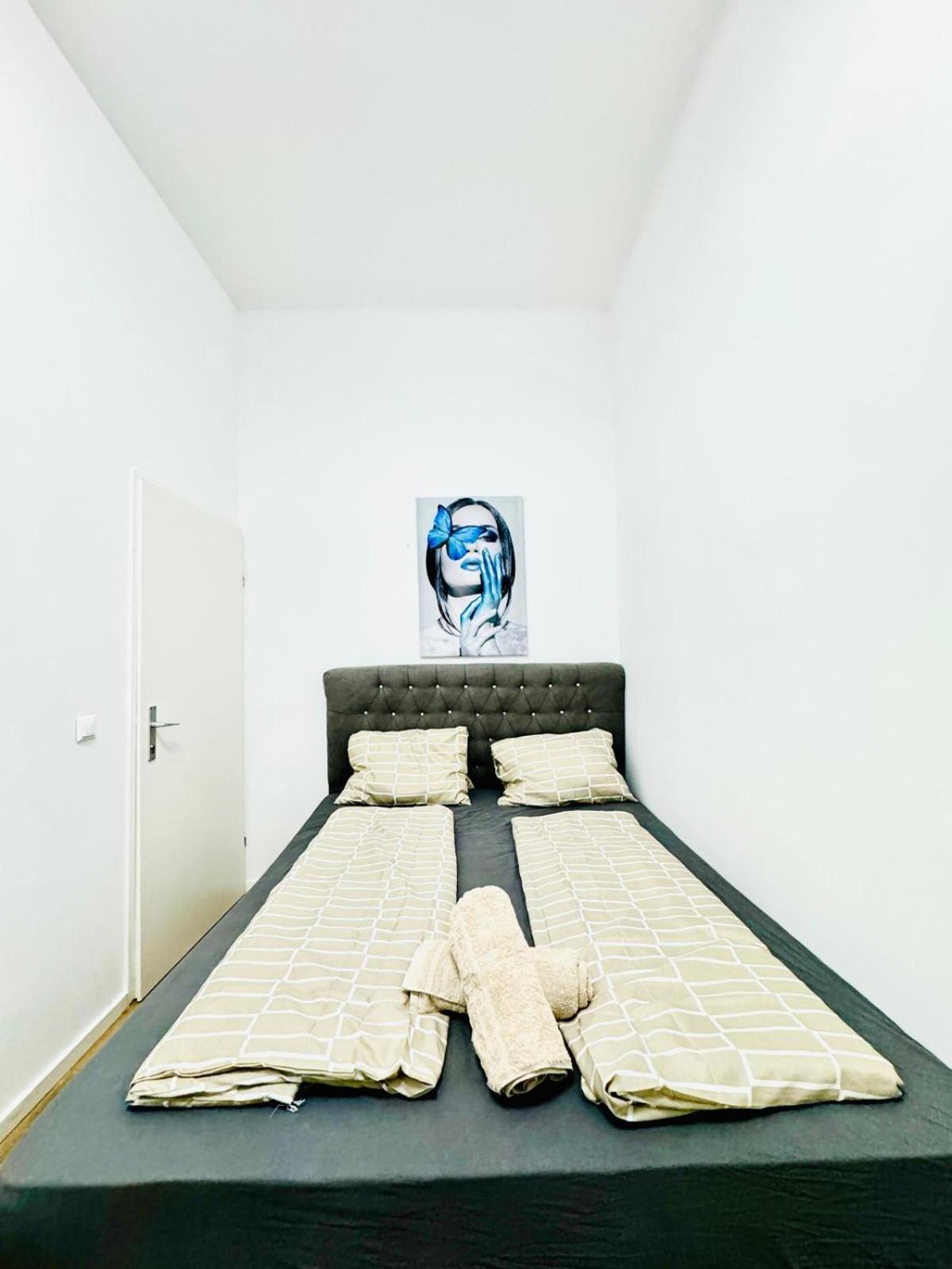 Cozy 9Br Shared Apartment, Only 12Min Walk To Augarten 维也纳 外观 照片