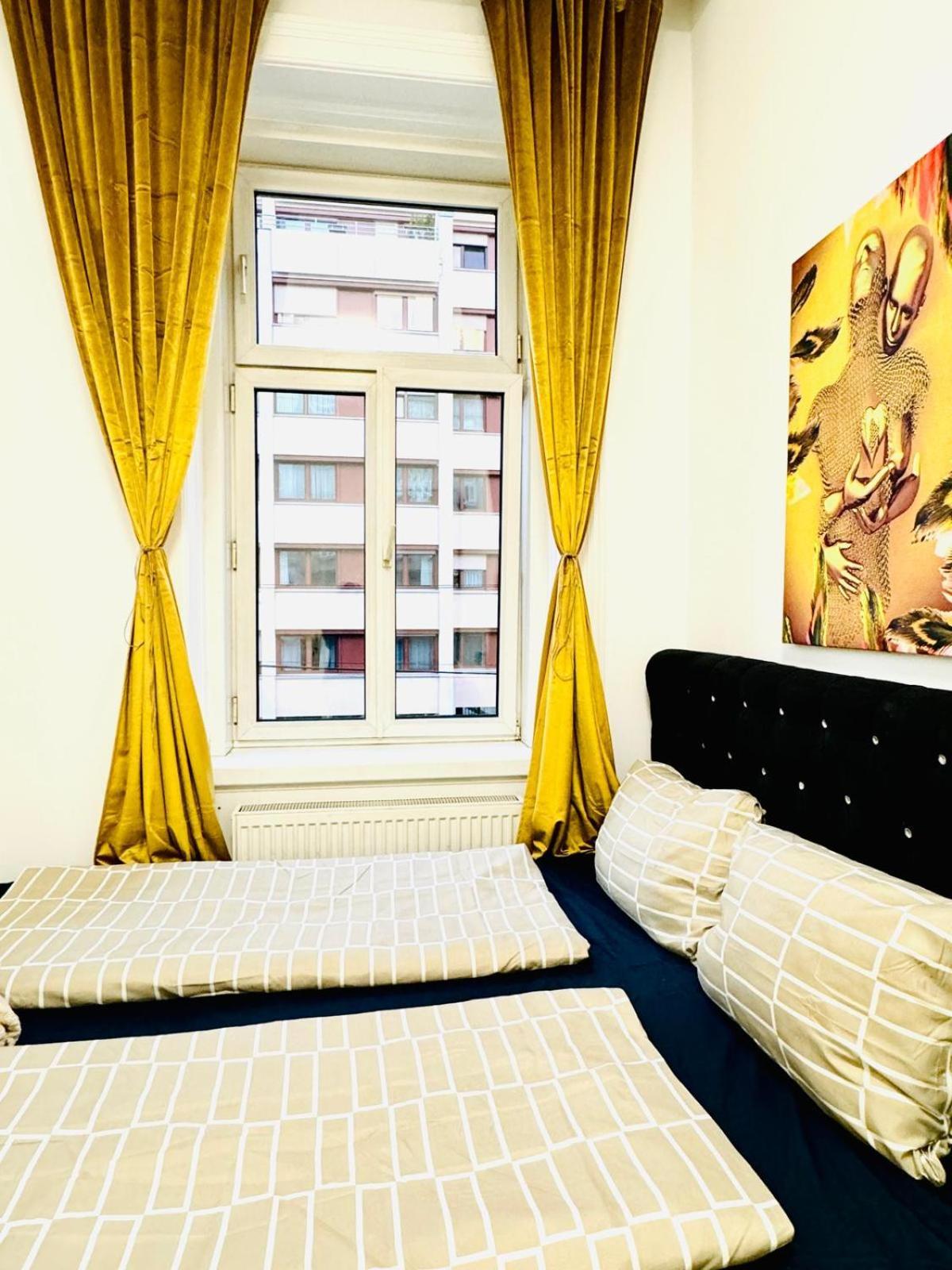 Cozy 9Br Shared Apartment, Only 12Min Walk To Augarten 维也纳 外观 照片
