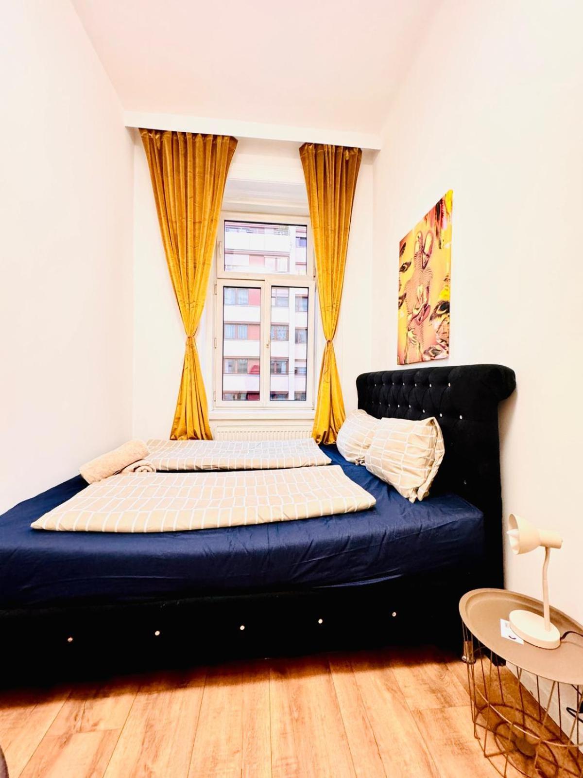 Cozy 9Br Shared Apartment, Only 12Min Walk To Augarten 维也纳 外观 照片