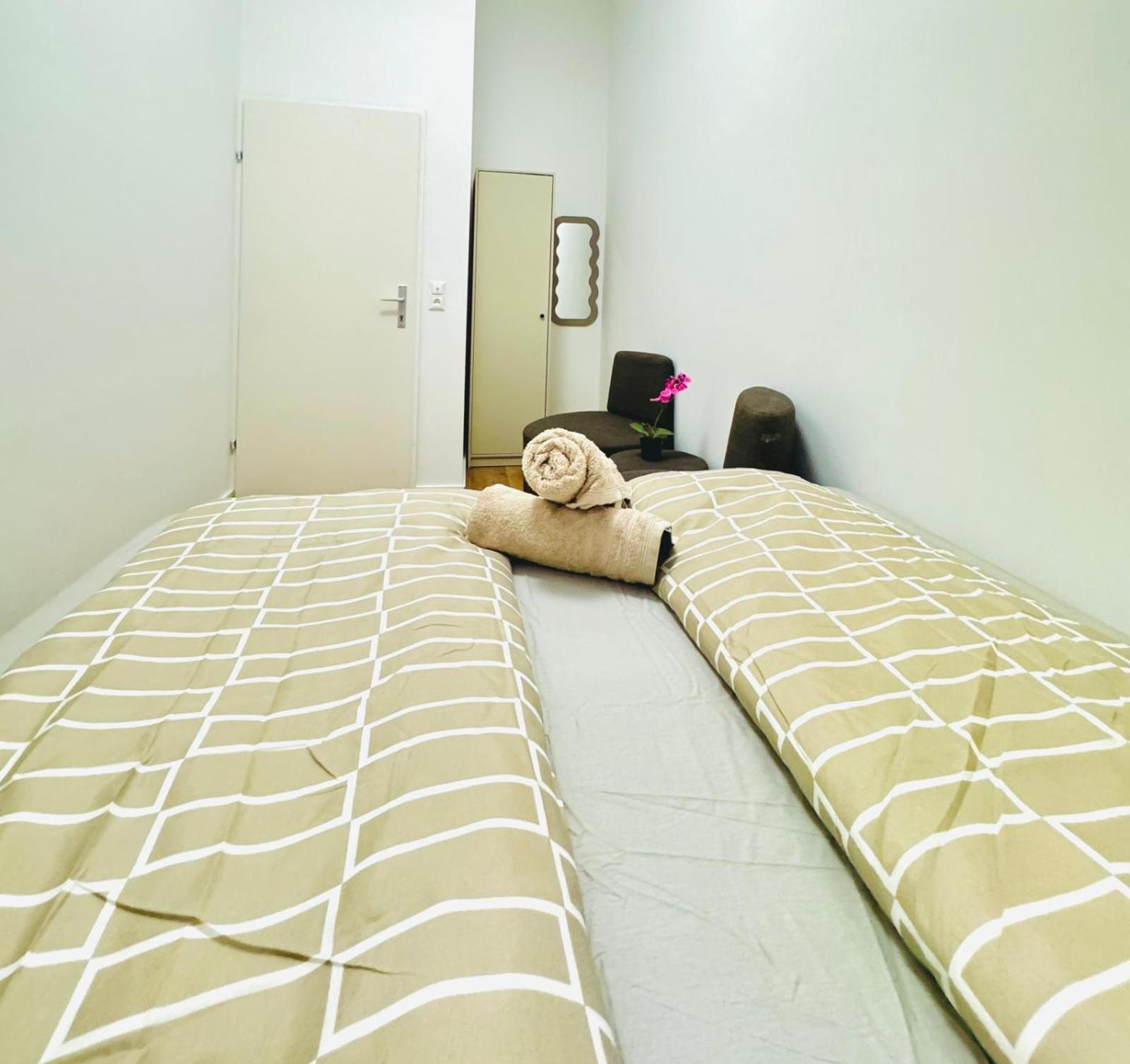 Cozy 9Br Shared Apartment, Only 12Min Walk To Augarten 维也纳 外观 照片