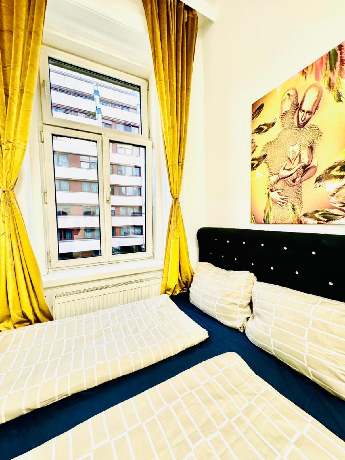 Cozy 9Br Shared Apartment, Only 12Min Walk To Augarten 维也纳 外观 照片