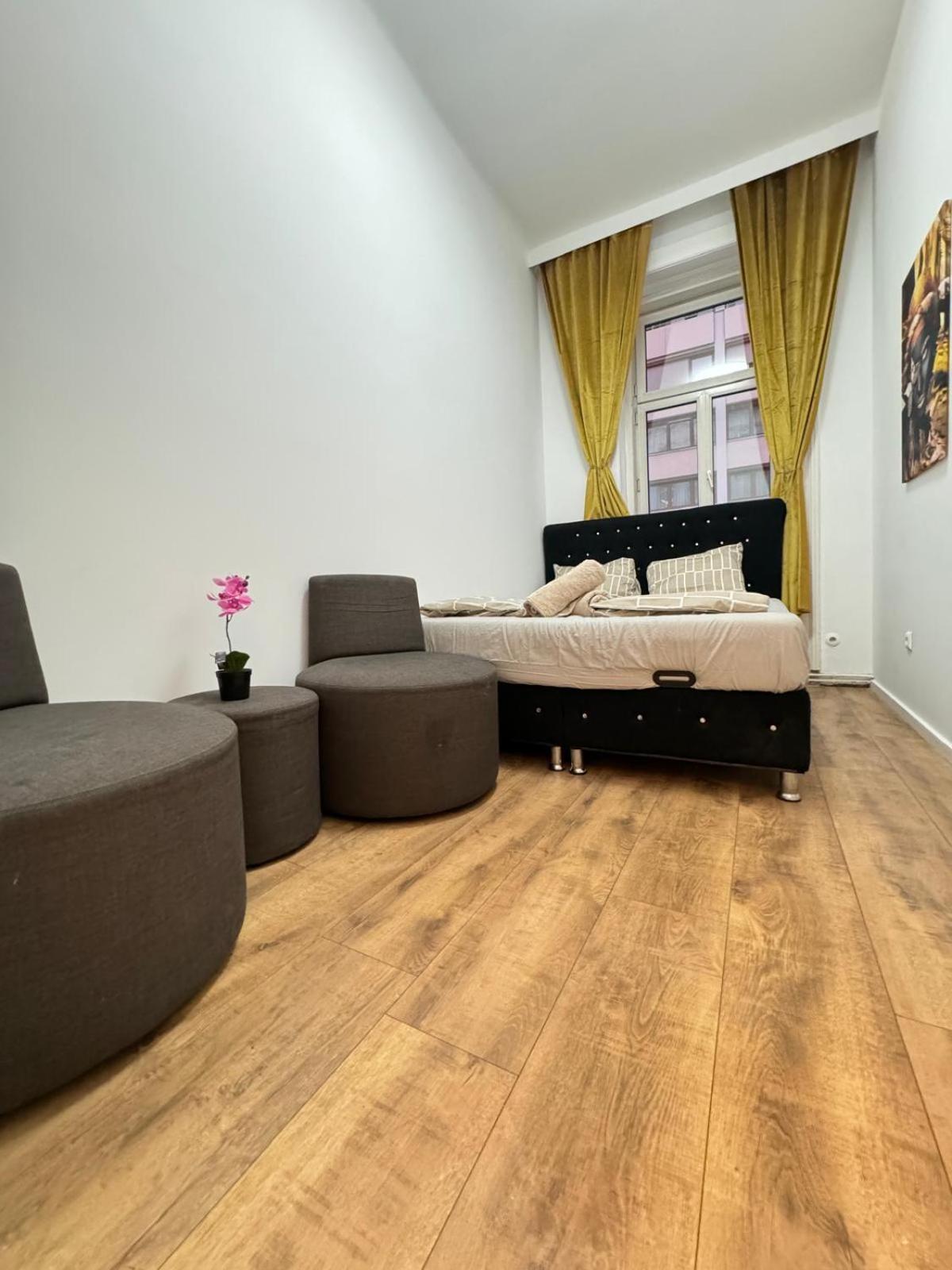 Cozy 9Br Shared Apartment, Only 12Min Walk To Augarten 维也纳 外观 照片