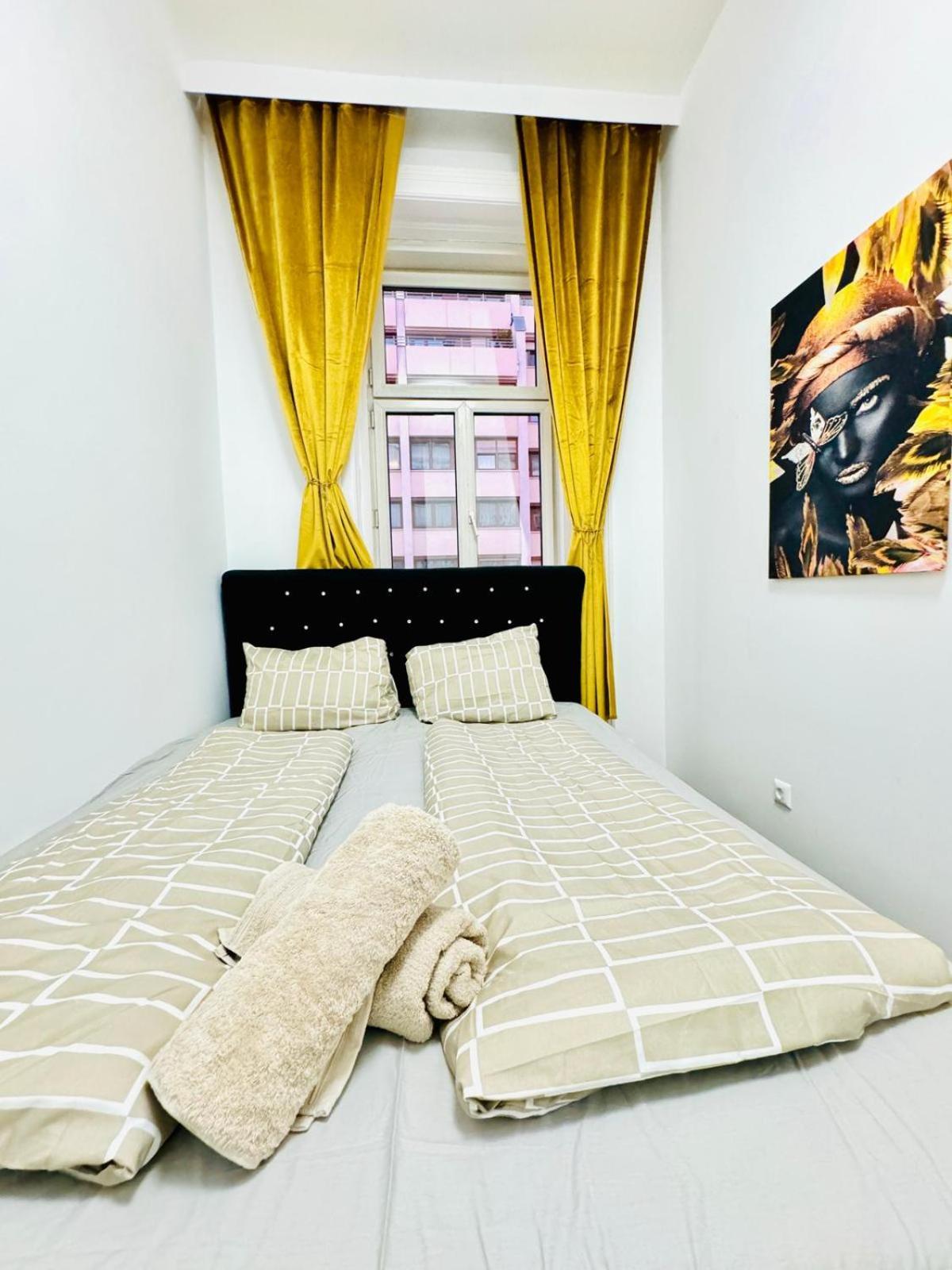 Cozy 9Br Shared Apartment, Only 12Min Walk To Augarten 维也纳 外观 照片