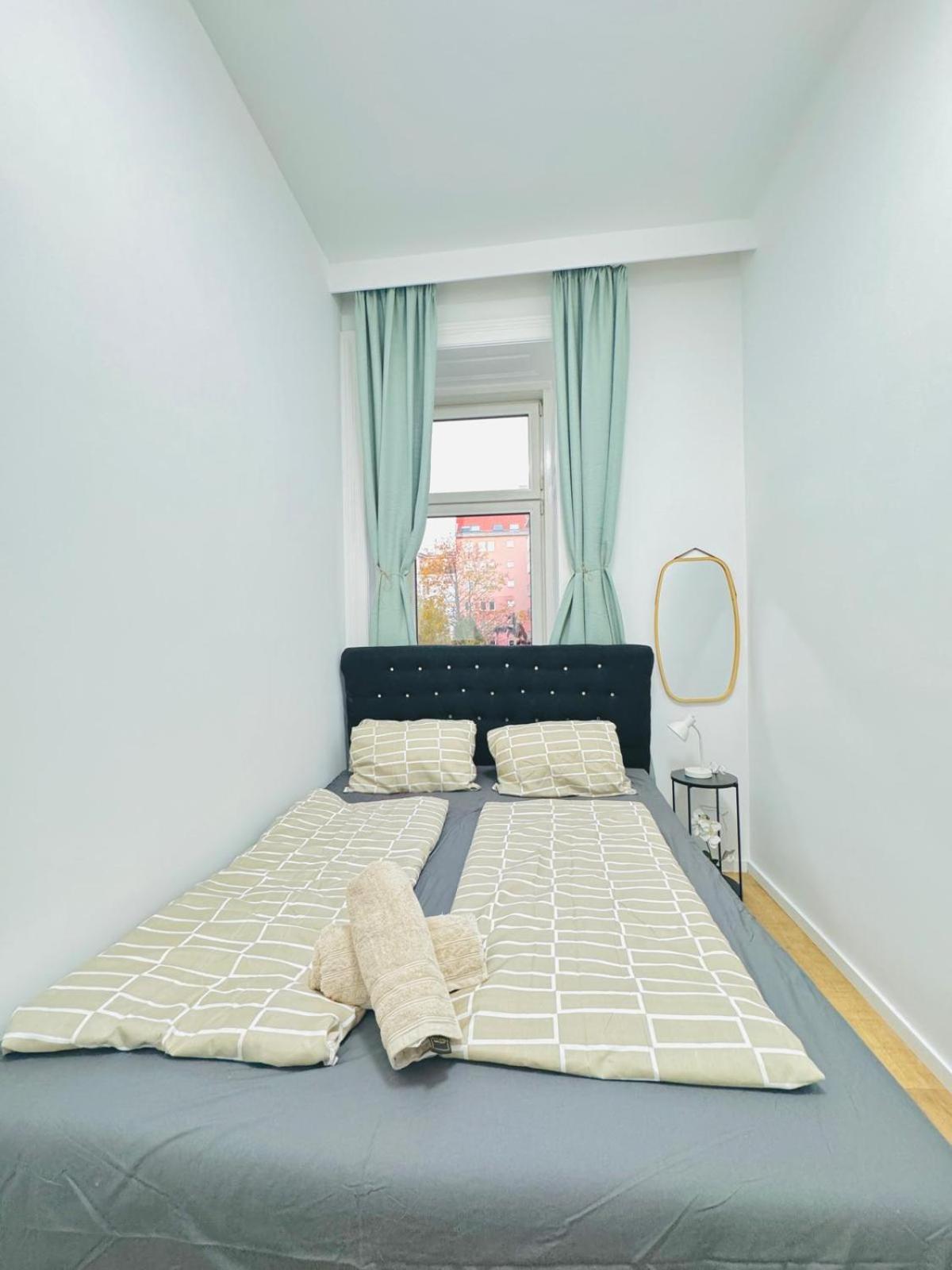 Cozy 9Br Shared Apartment, Only 12Min Walk To Augarten 维也纳 外观 照片