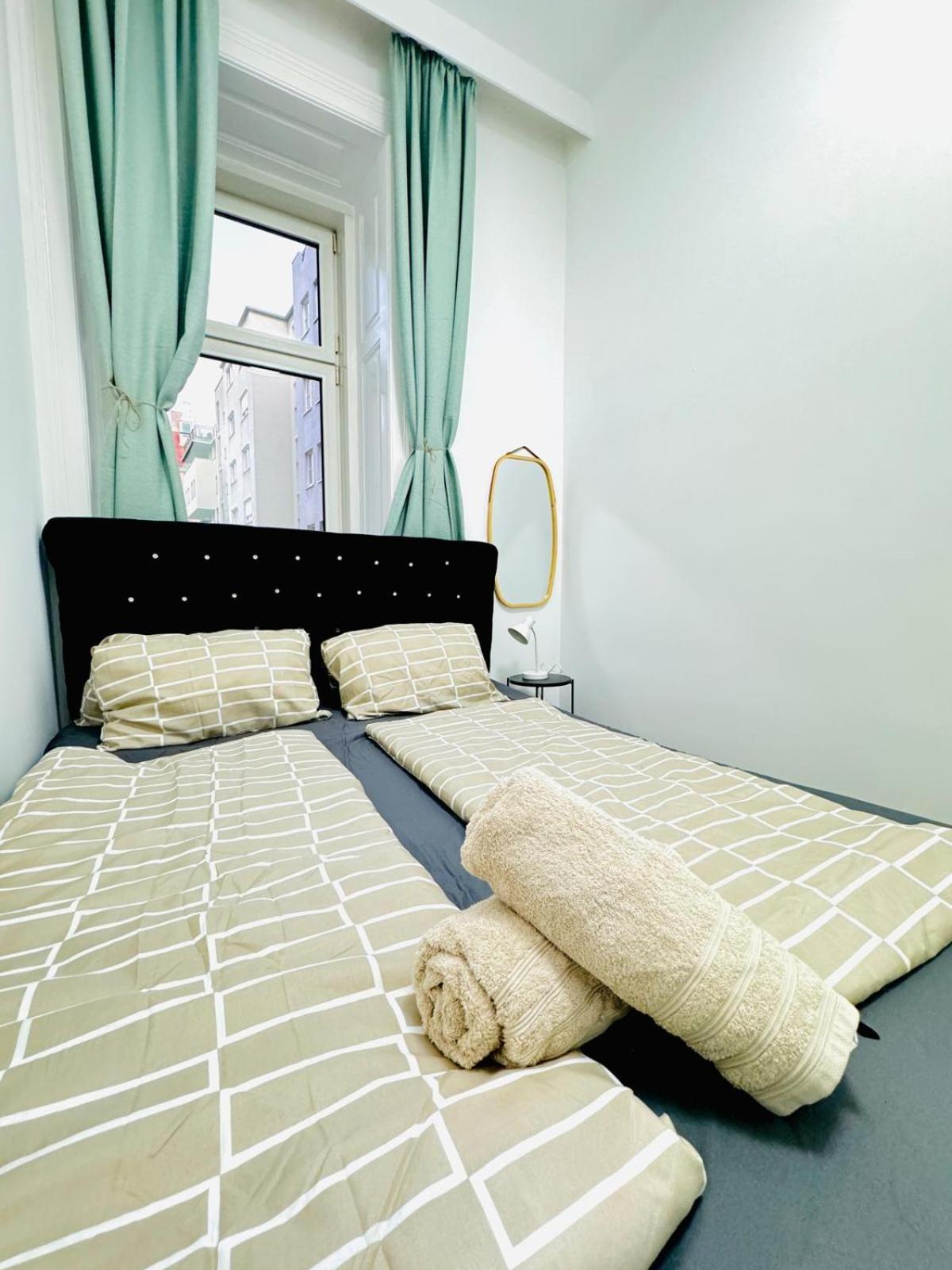 Cozy 9Br Shared Apartment, Only 12Min Walk To Augarten 维也纳 外观 照片