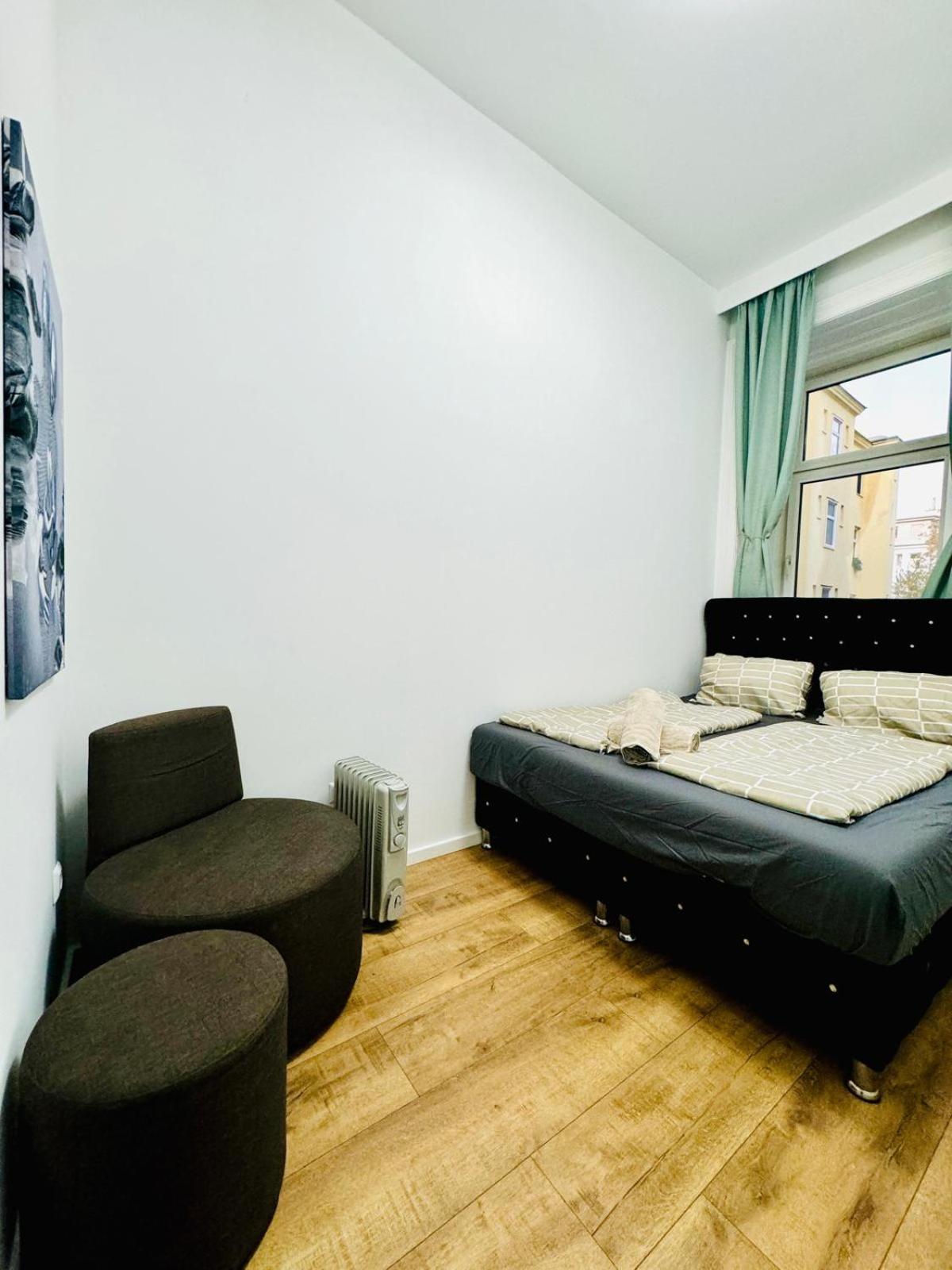 Cozy 9Br Shared Apartment, Only 12Min Walk To Augarten 维也纳 外观 照片