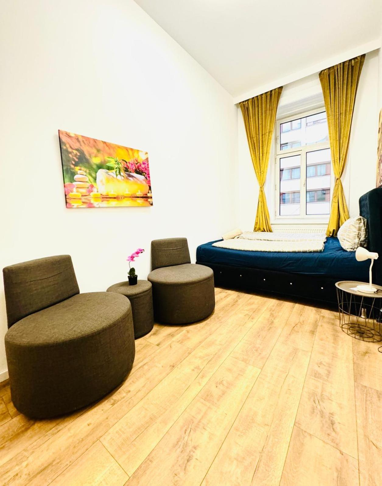 Cozy 9Br Shared Apartment, Only 12Min Walk To Augarten 维也纳 外观 照片